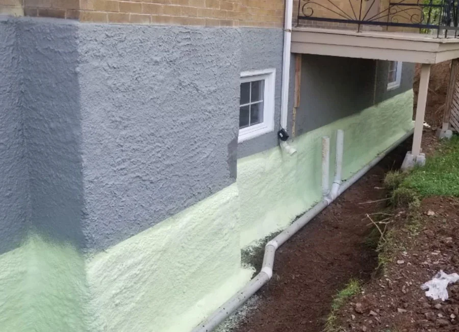 Fondation extérieure recouverte d’une membrane