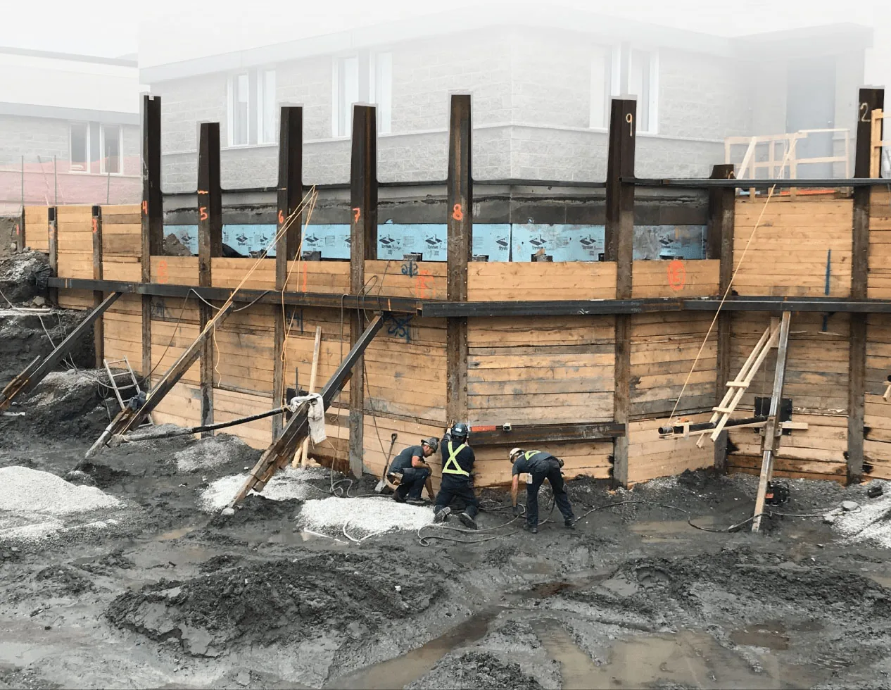 Construction d’un mur berlinois sur un chantier